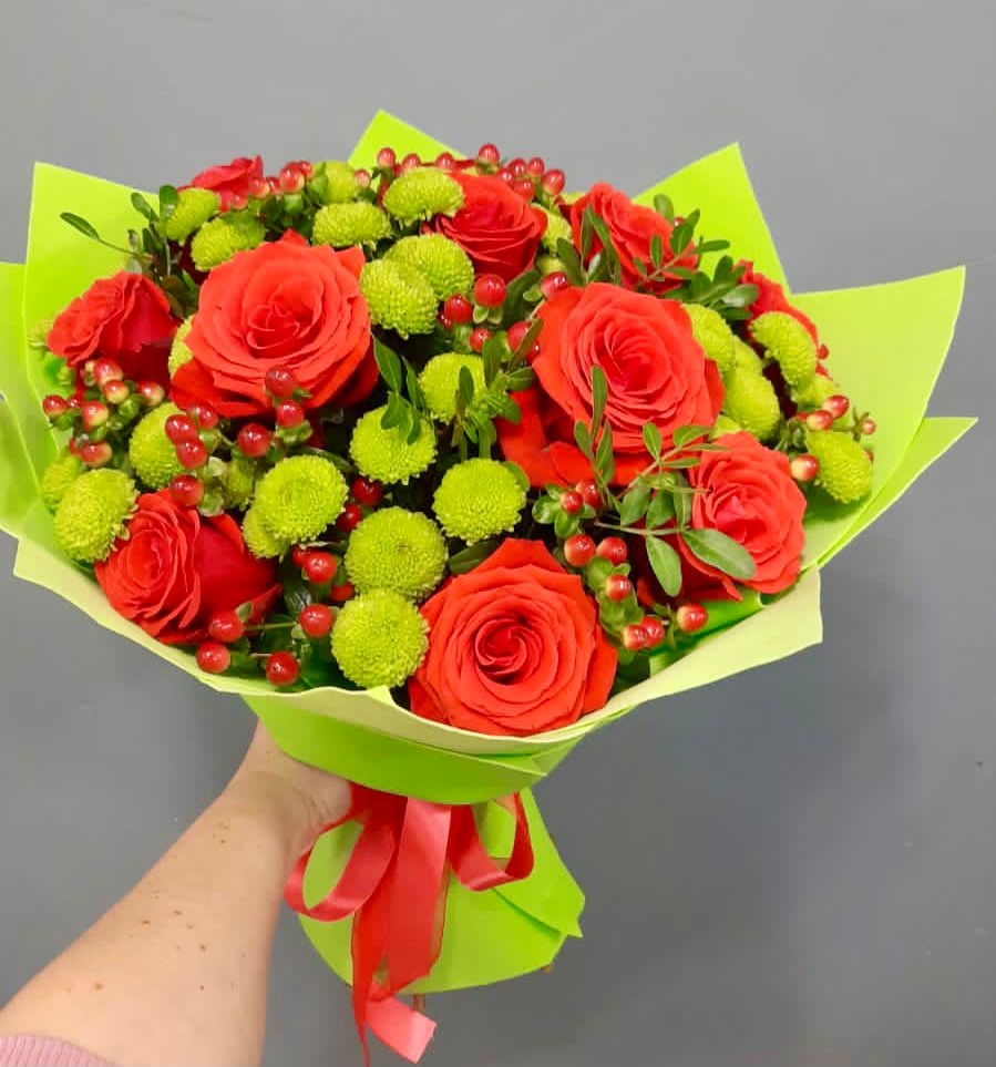 Букет цветов из: Хризантемы и Розы в Софрино