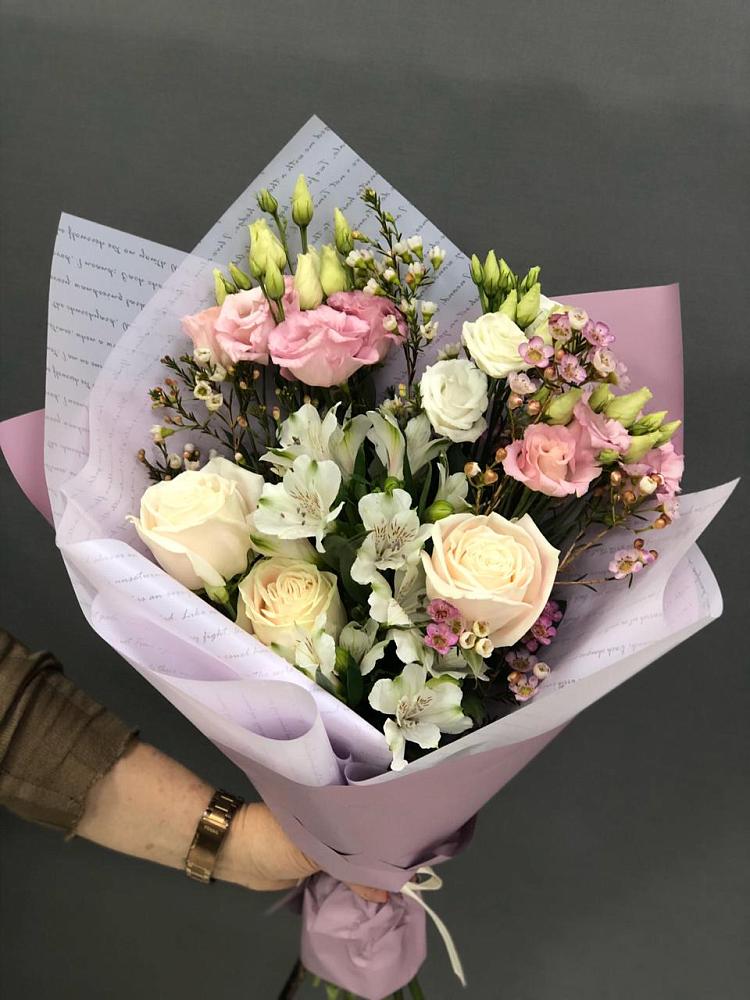 Букет цветов из: Альстромерии, Розы и Лизиантусы в Софрино