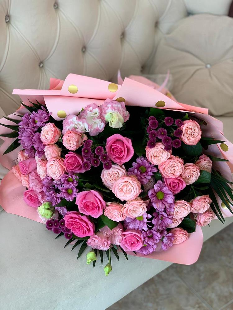 Букет цветов из: Хризантемы, Розы и Лизиантусы в Софрино