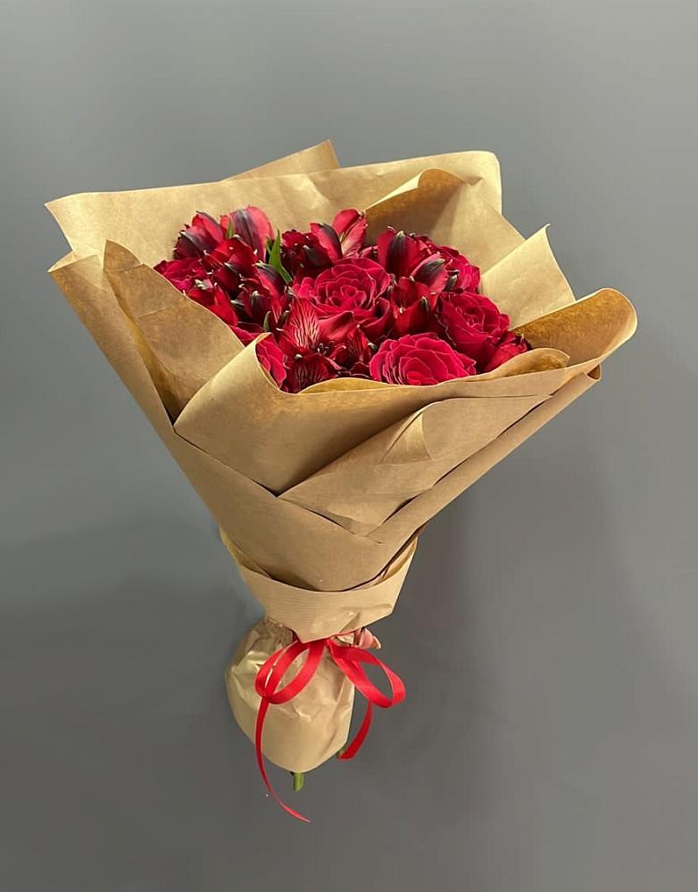 Букет цветов из: Альстромерии и Розы в Софрино