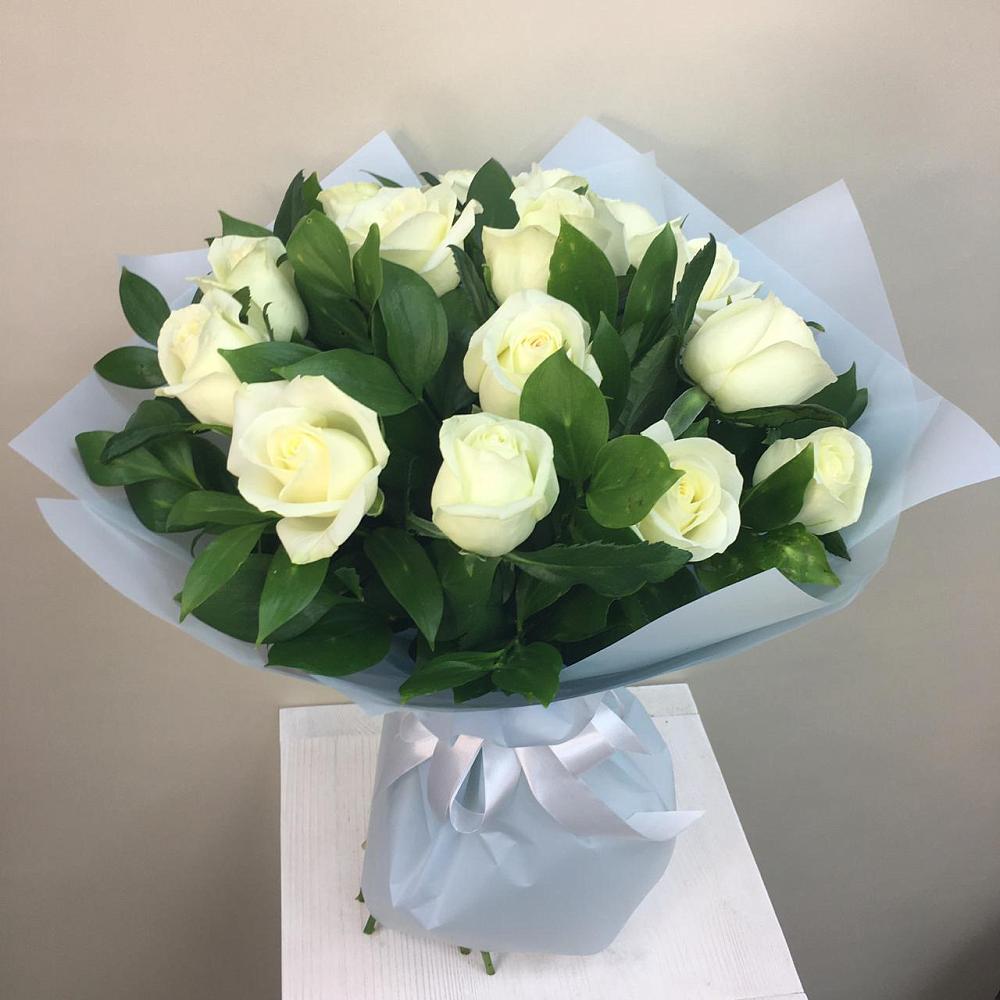 Букет 15 Белых роз Проуд в Софрино