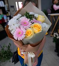 Букет цветов из:  Герберы, Розы и Хризантемы в Софрино