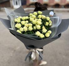Букет Белые кустовые розы Солинеро в Софрино
