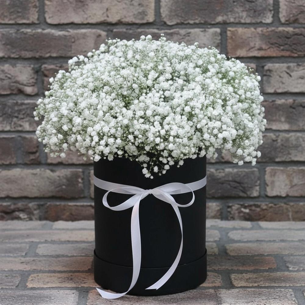 Цветочная композиция из Гипсофила в шляпной коробке в Софрино