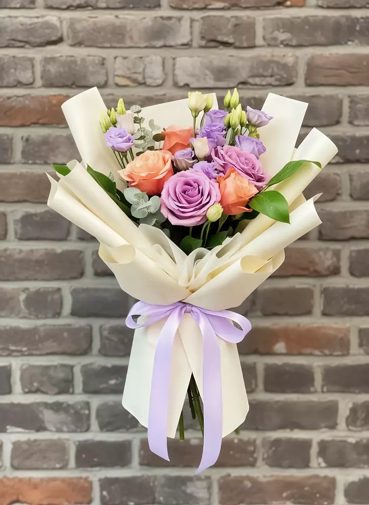 Букет цветов из: Лизиантусы и Розы в Софрино