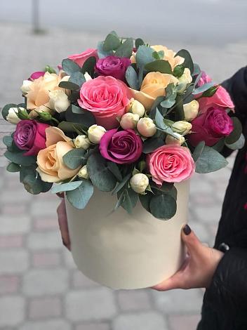 Цветочная композиция из Розы в шляпной коробке в Софрино