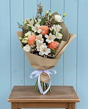 Букет цветов из:  Альстромерии, Лизиантусы, Розы и Хризантемы в Софрино