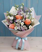 Букет цветов из:  Лизиантусы, Розы, Альстромерии и Гипсофила в Софрино