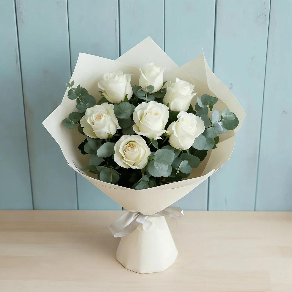 Букет Белые розы в Эвкалипте в Софрино