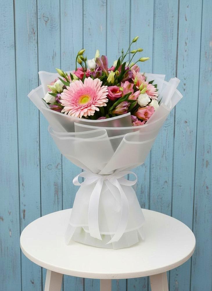 Букет цветов из: Герберы, Альстромерии и Лизиантусы в Софрино