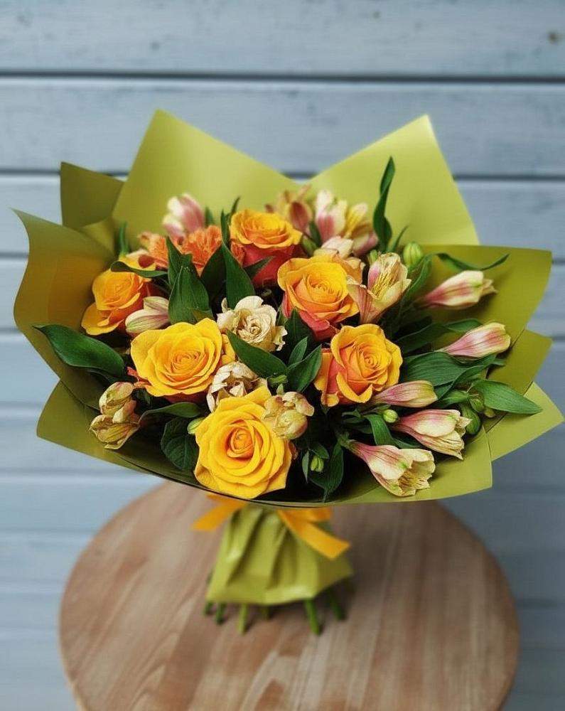 Букет цветов из: Альстромерии и Розы в Софрино