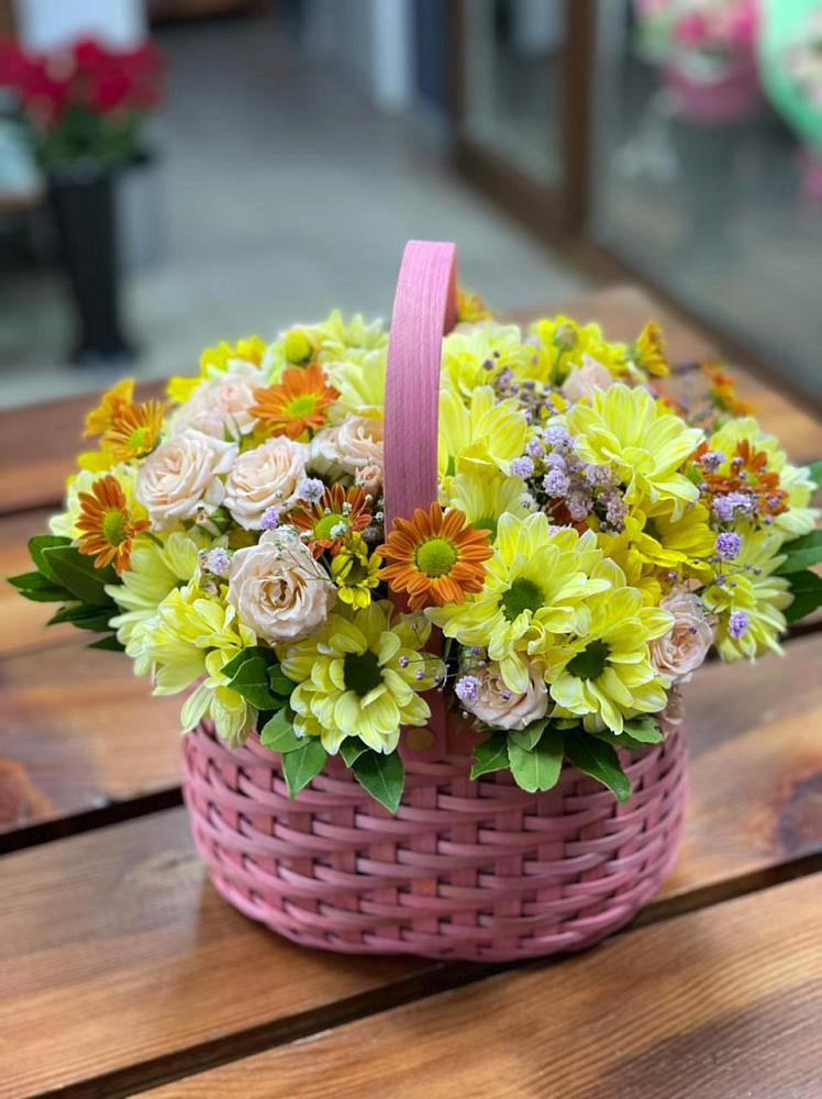 Цветочная композиция из Хризантемы и Розы в корзине в Софрино