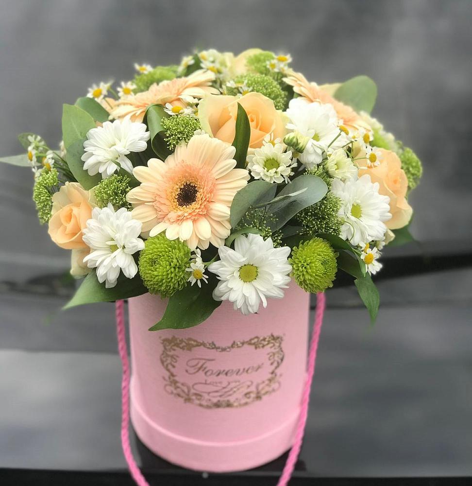 Цветочная композиция из Розы, Герберы и Хризантемы в шляпной коробке в Софрино