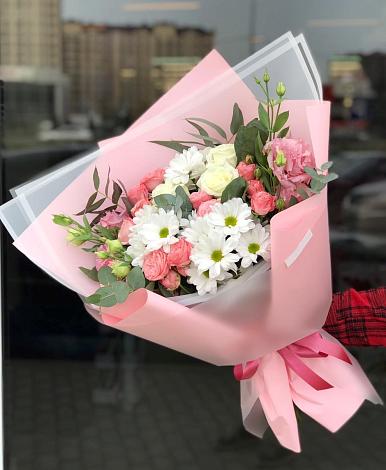 Букет цветов из: Розы, Лизиантусы и Хризантемы в Софрино