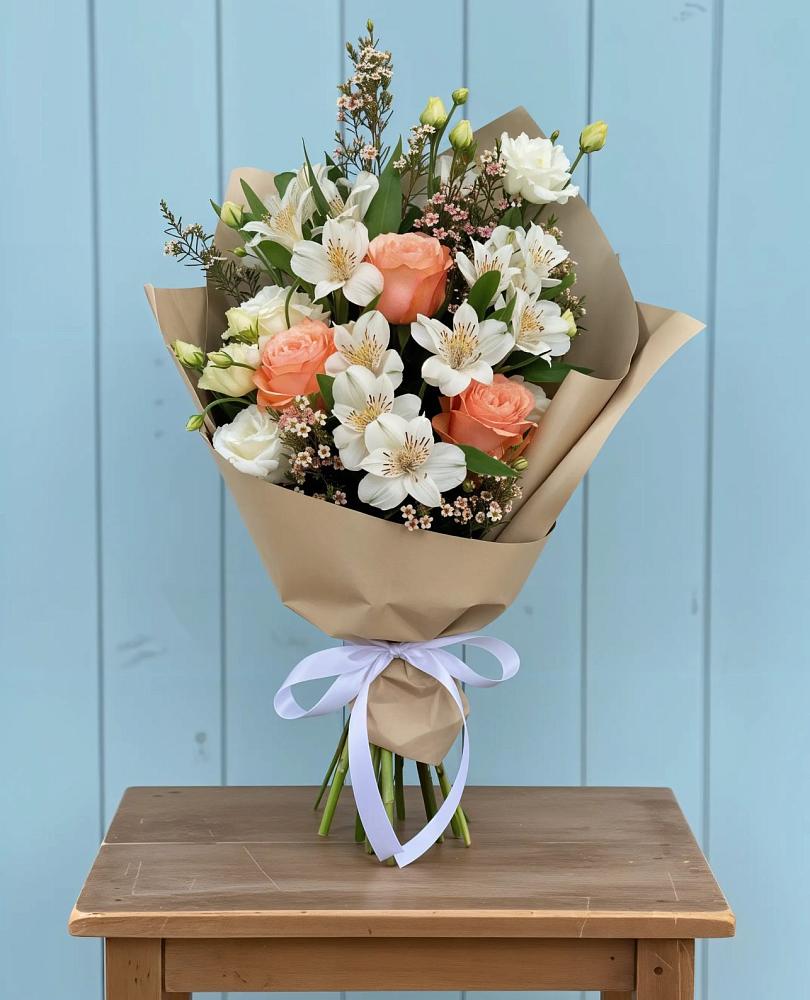Букет цветов из: Альстромерии, Лизиантусы, Розы и Хризантемы в Софрино