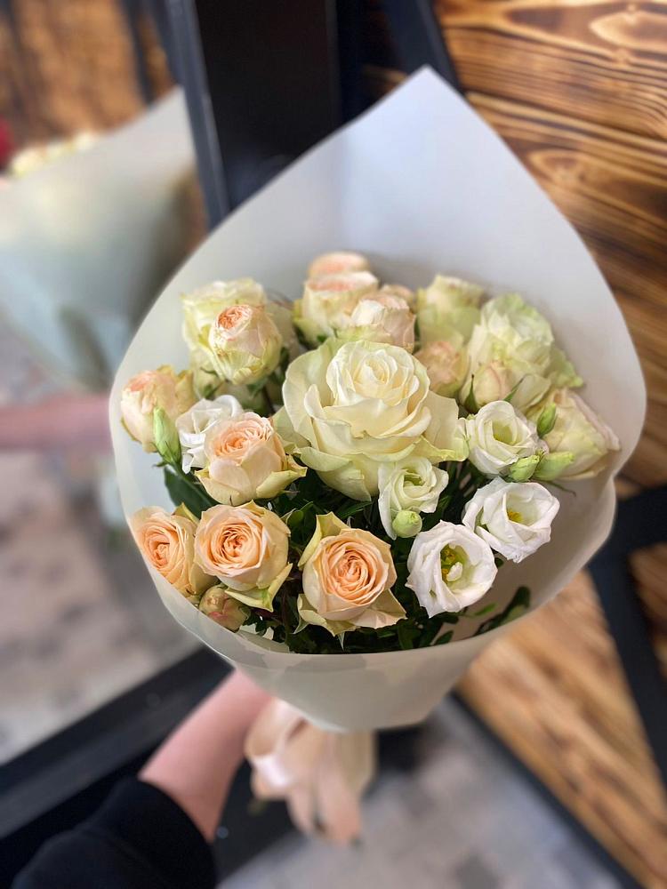 Букет цветов из: Розы и Лизиантусы в Софрино